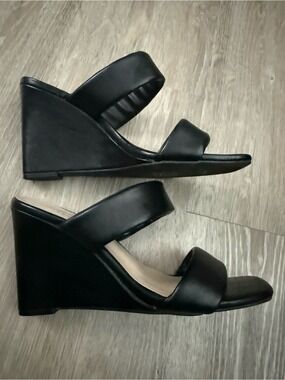 Journee Kailee Black 4” Open Toe Platform Wedges Comfort Foam Sandals Sz 9 $85